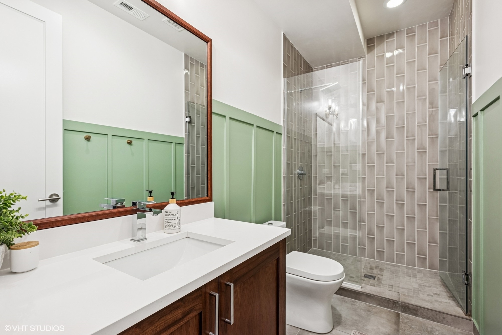 2733 W Hirsch Street Unit: 1E