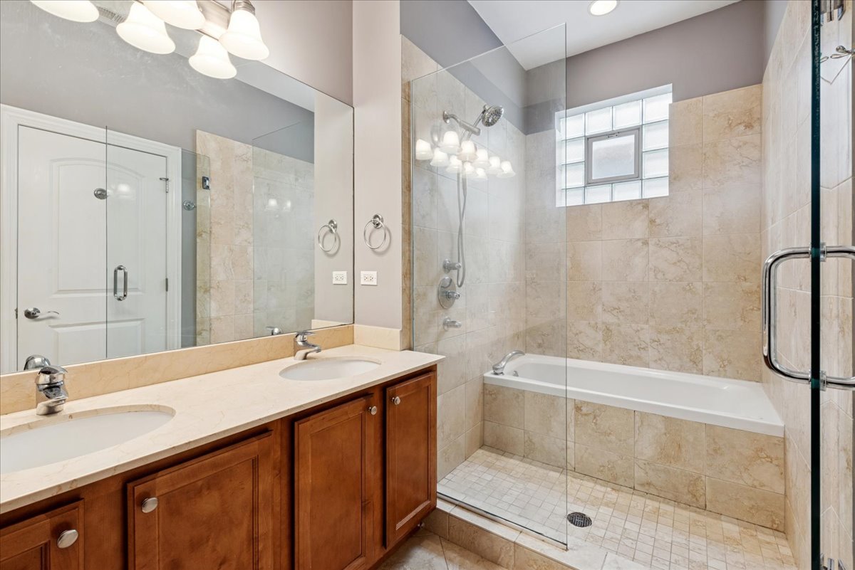 2239 N Lister Avenue Unit: 402
