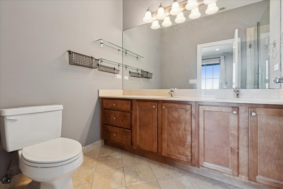 2239 N Lister Avenue Unit: 402
