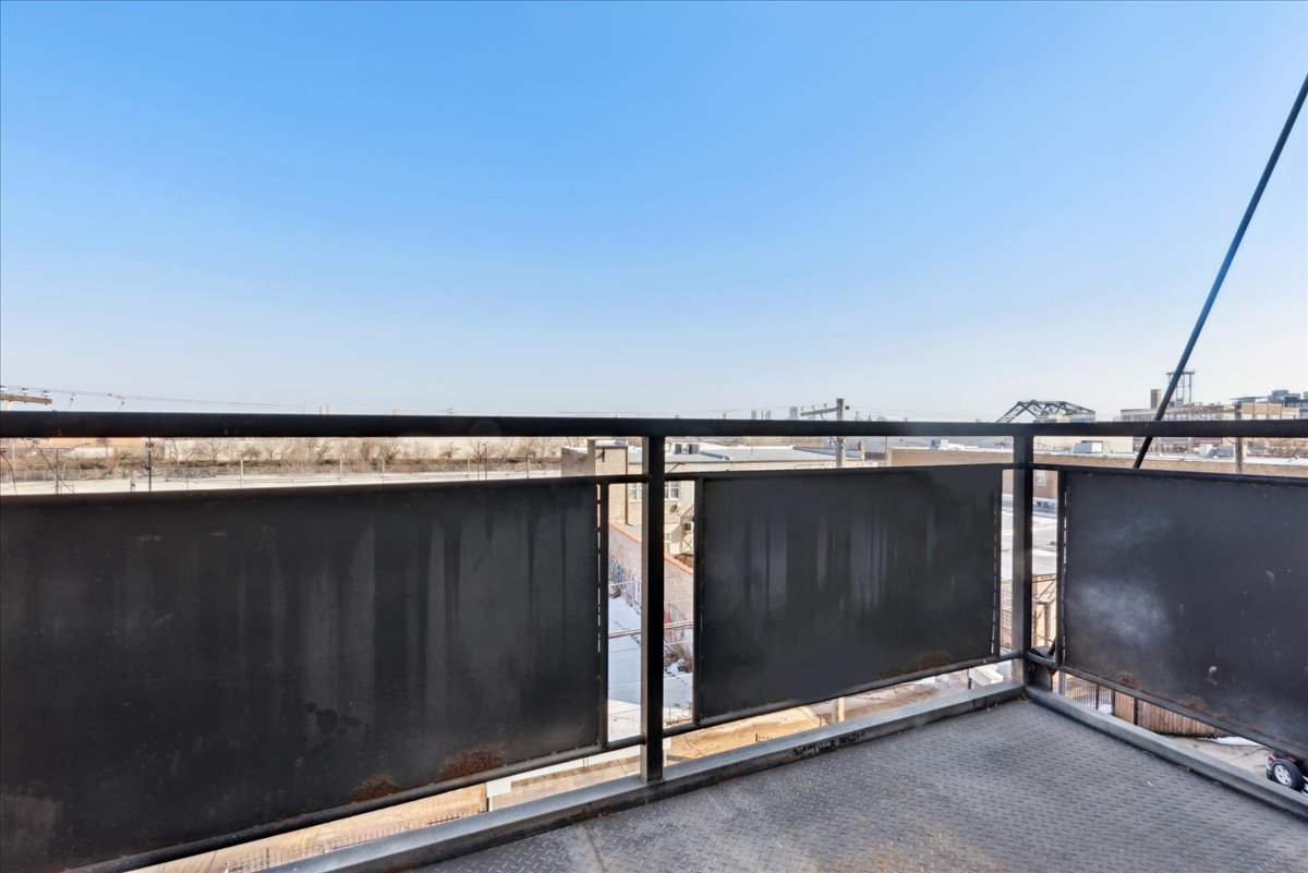 2239 N Lister Avenue Unit: 402