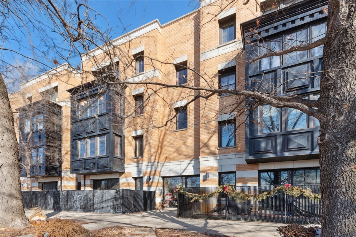 2239 N Lister Avenue Unit: 402