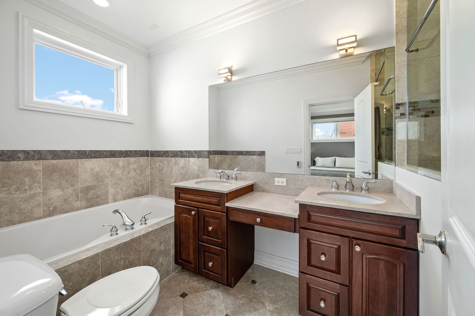 840 W Roscoe Street Unit: 4W