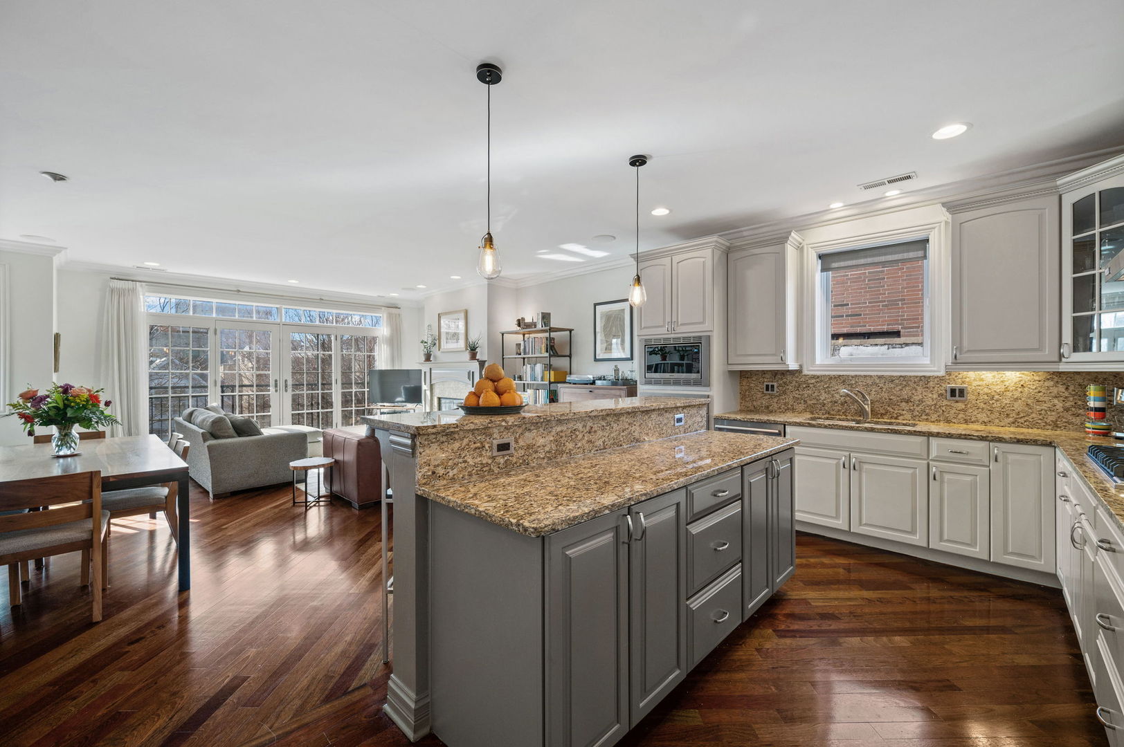 840 W Roscoe Street Unit: 4W