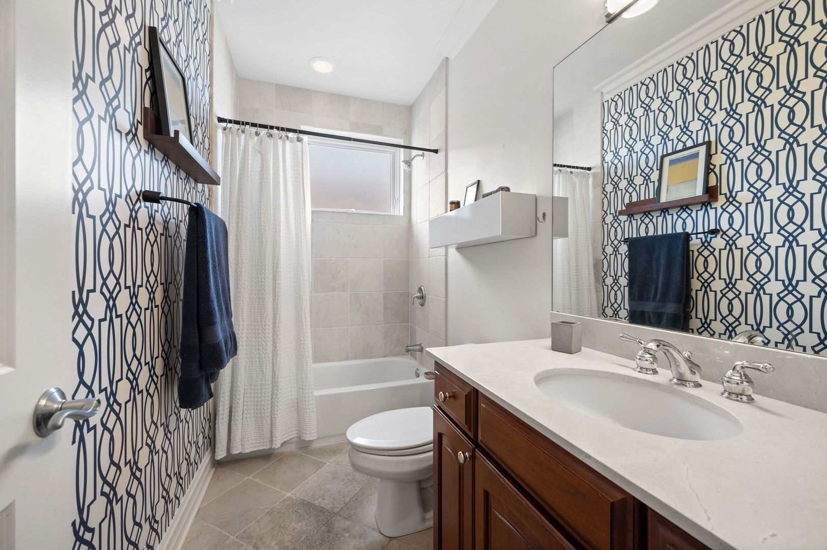 840 W Roscoe Street Unit: 4W
