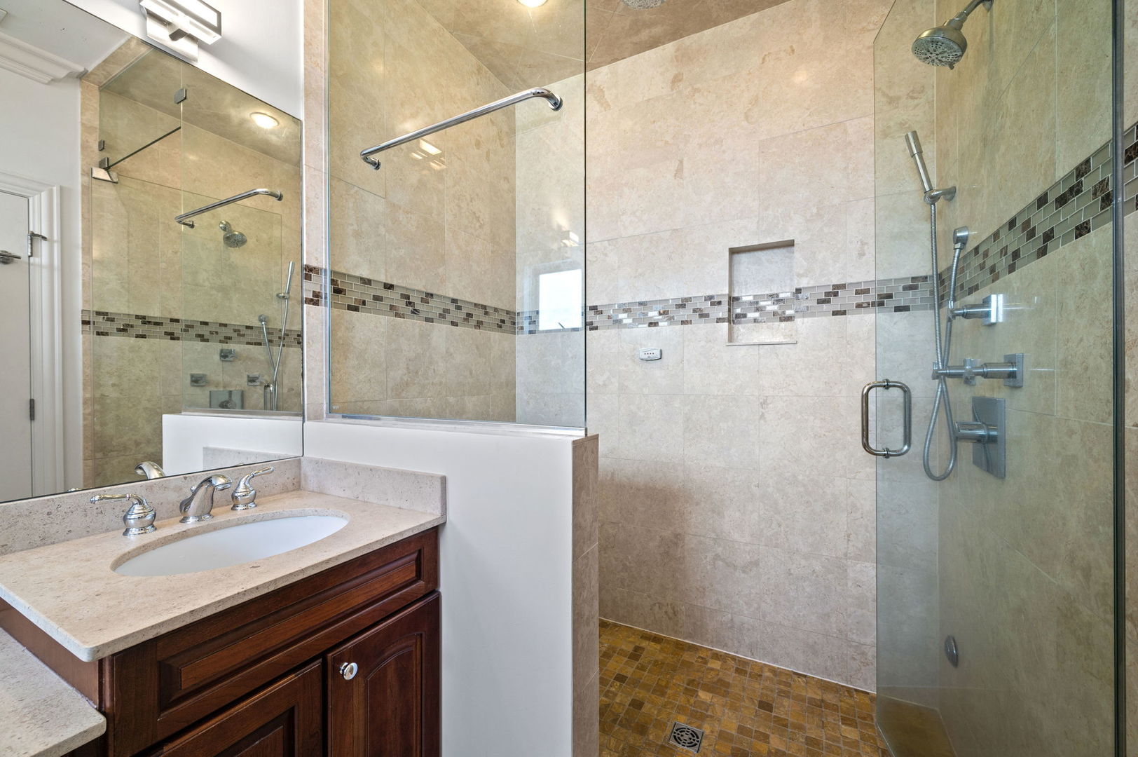 840 W Roscoe Street Unit: 4W