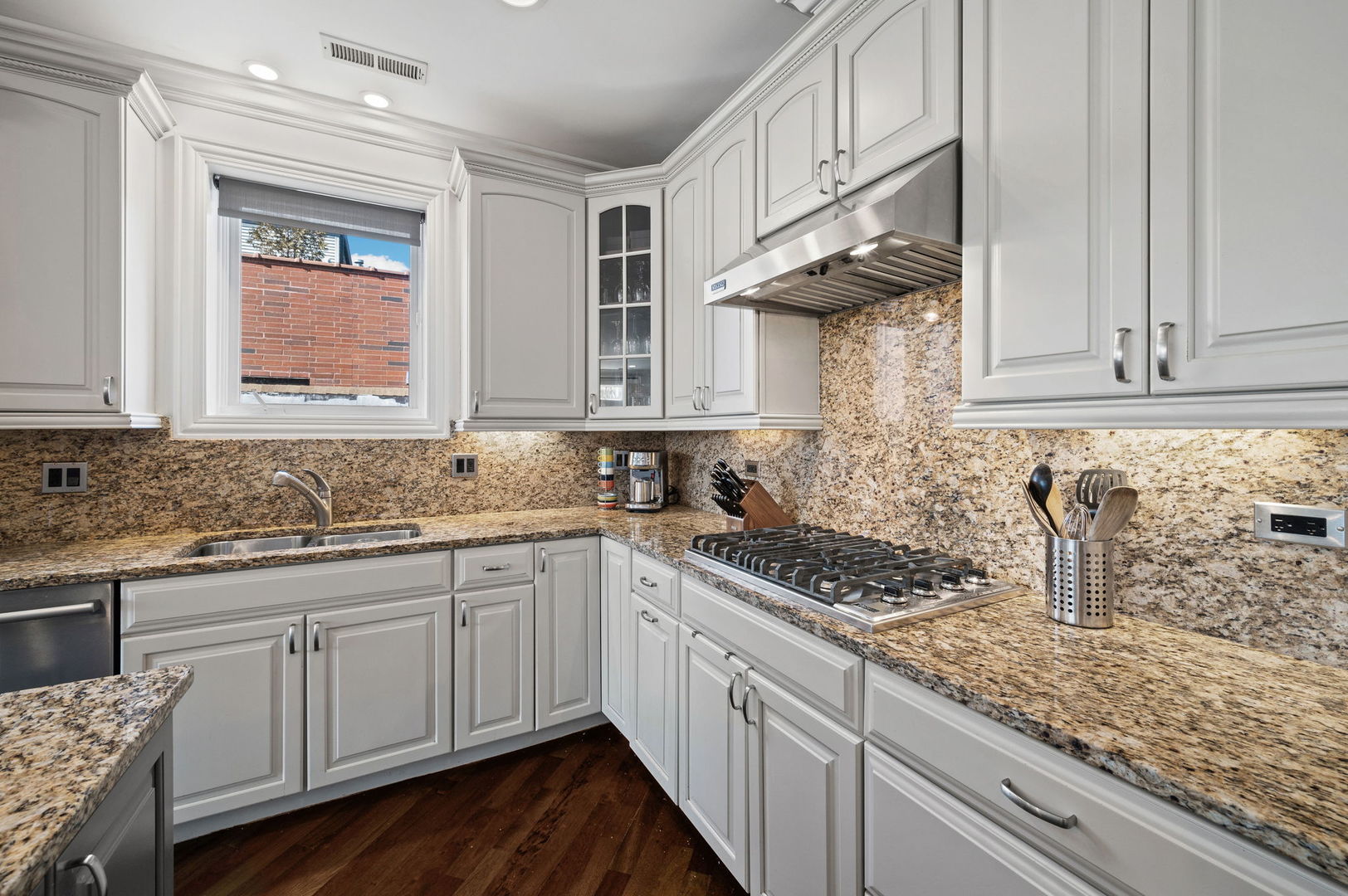840 W Roscoe Street Unit: 4W