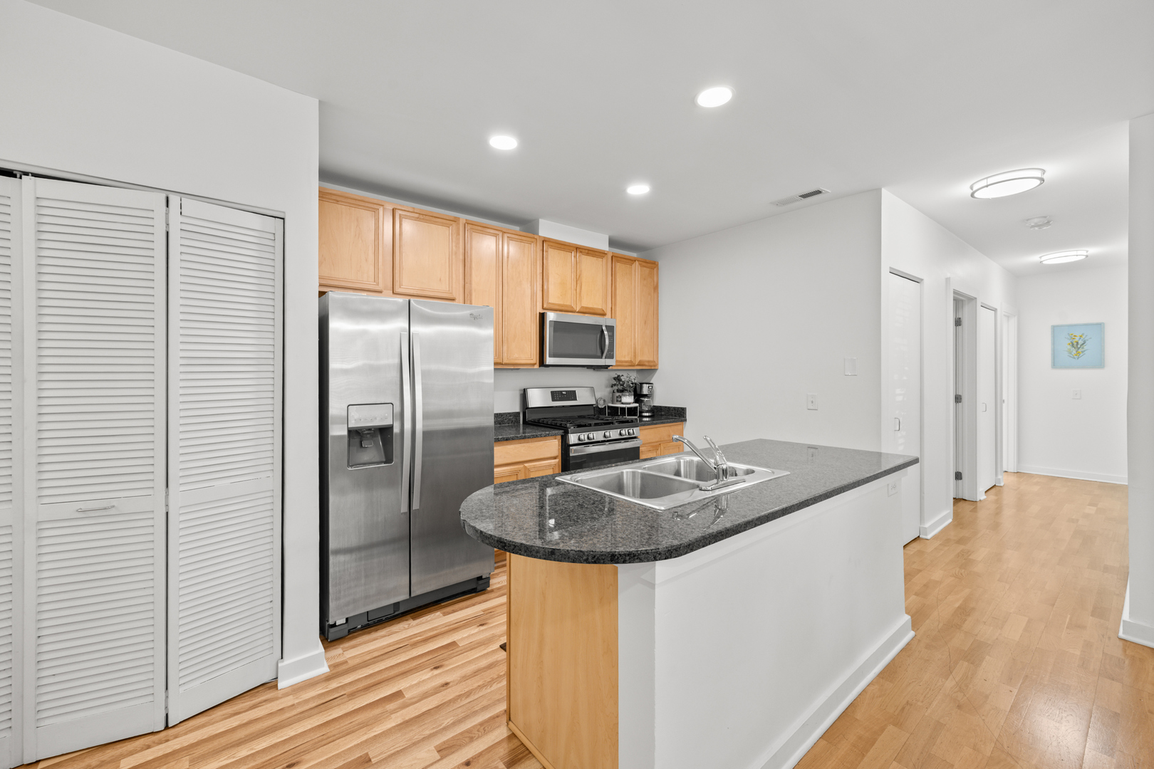 2238 W Maypole Avenue Unit: 101