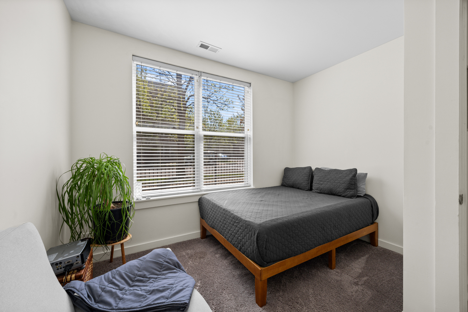 2238 W Maypole Avenue Unit: 101