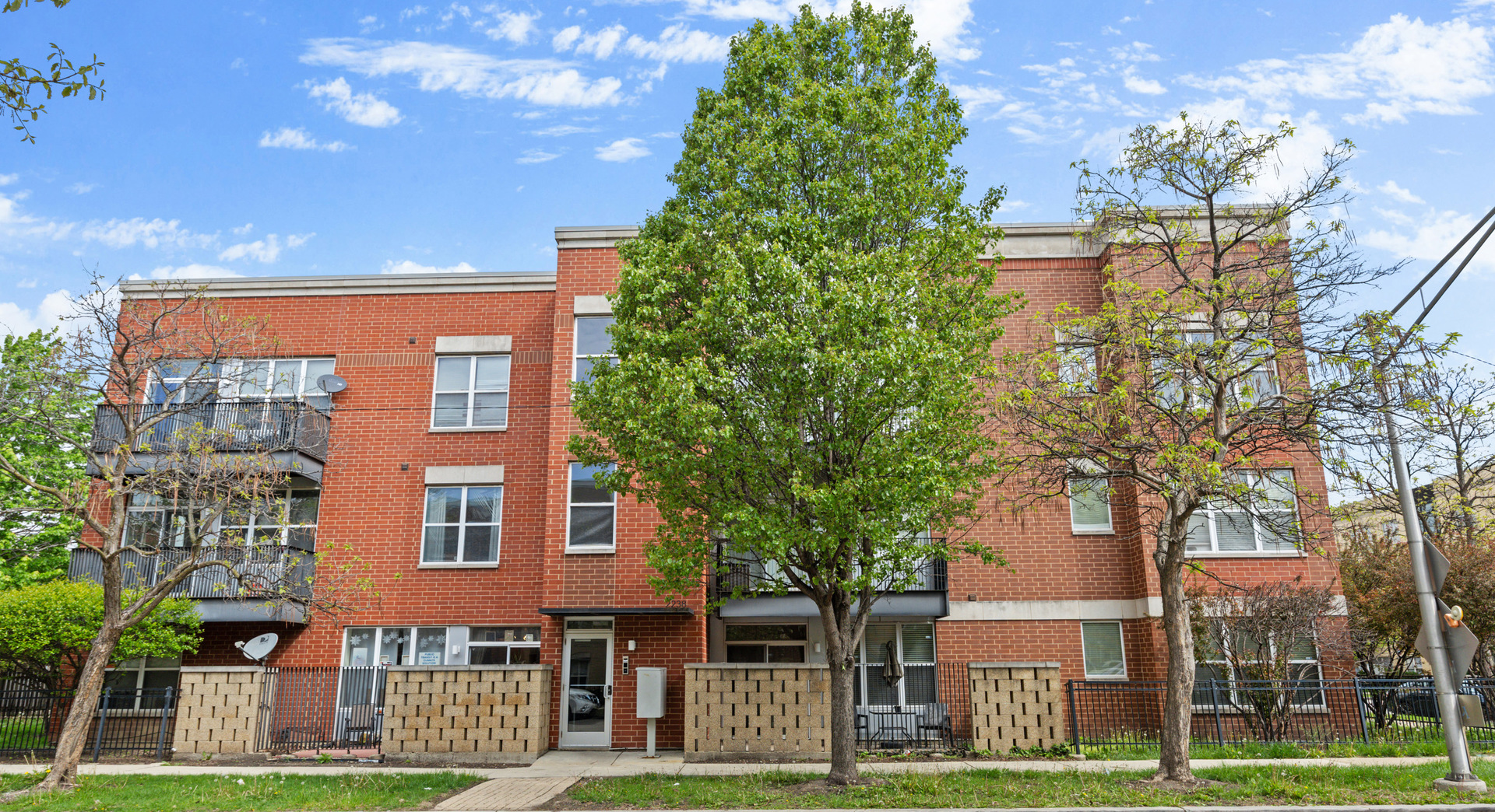 2238 W Maypole Avenue Unit: 101