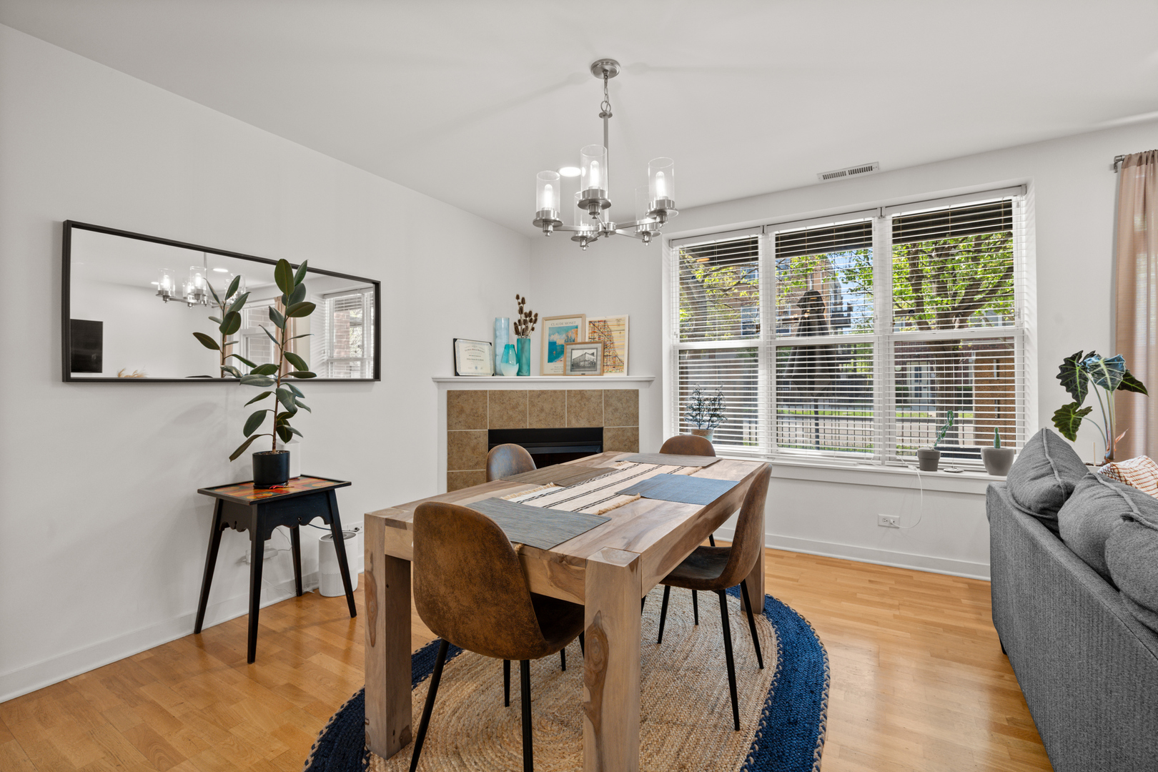 2238 W Maypole Avenue Unit: 101