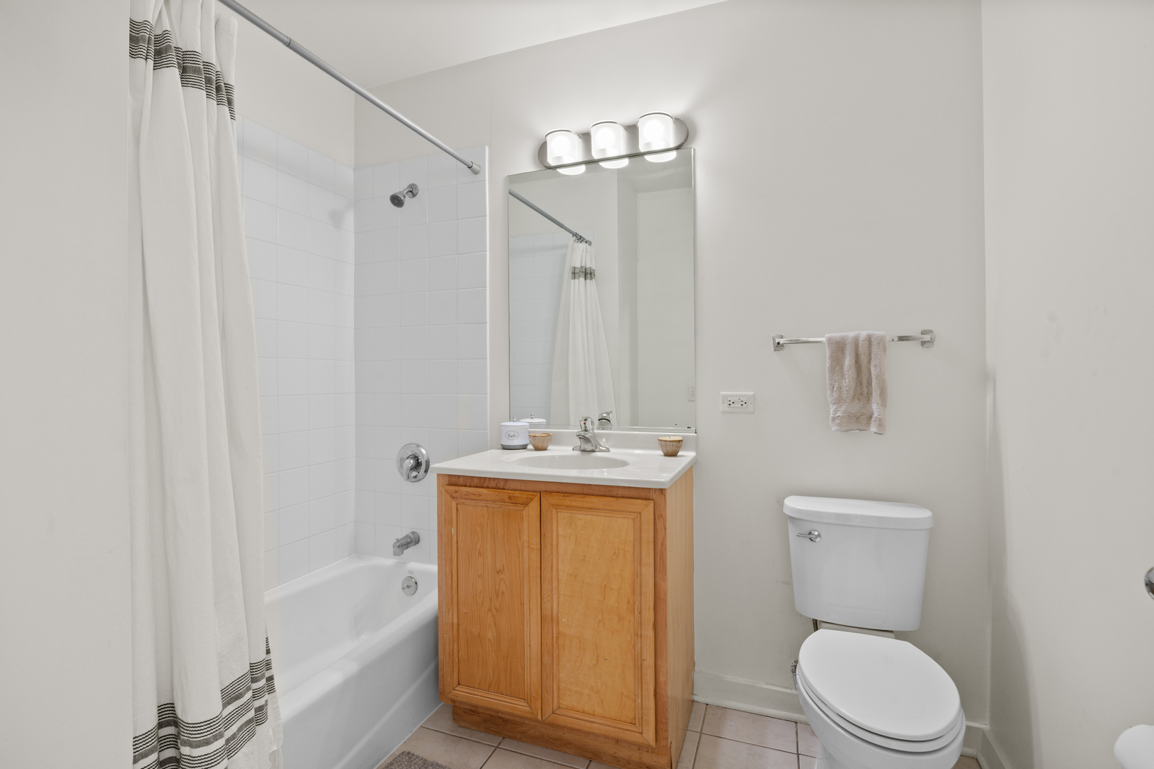 2238 W Maypole Avenue Unit: 101