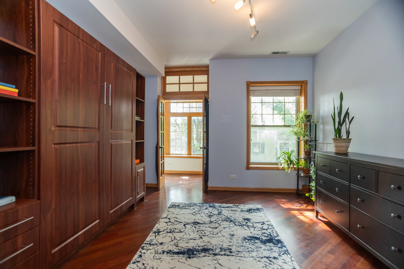 6151 N Glenwood Avenue Unit: 205