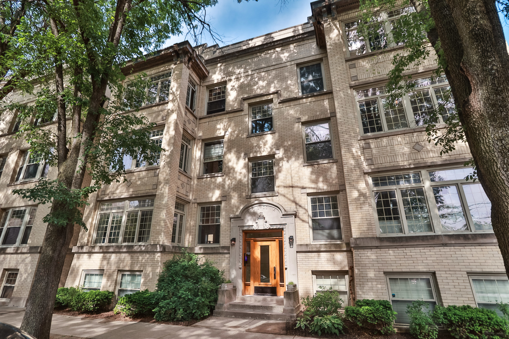 6151 N Glenwood Avenue Unit: 205