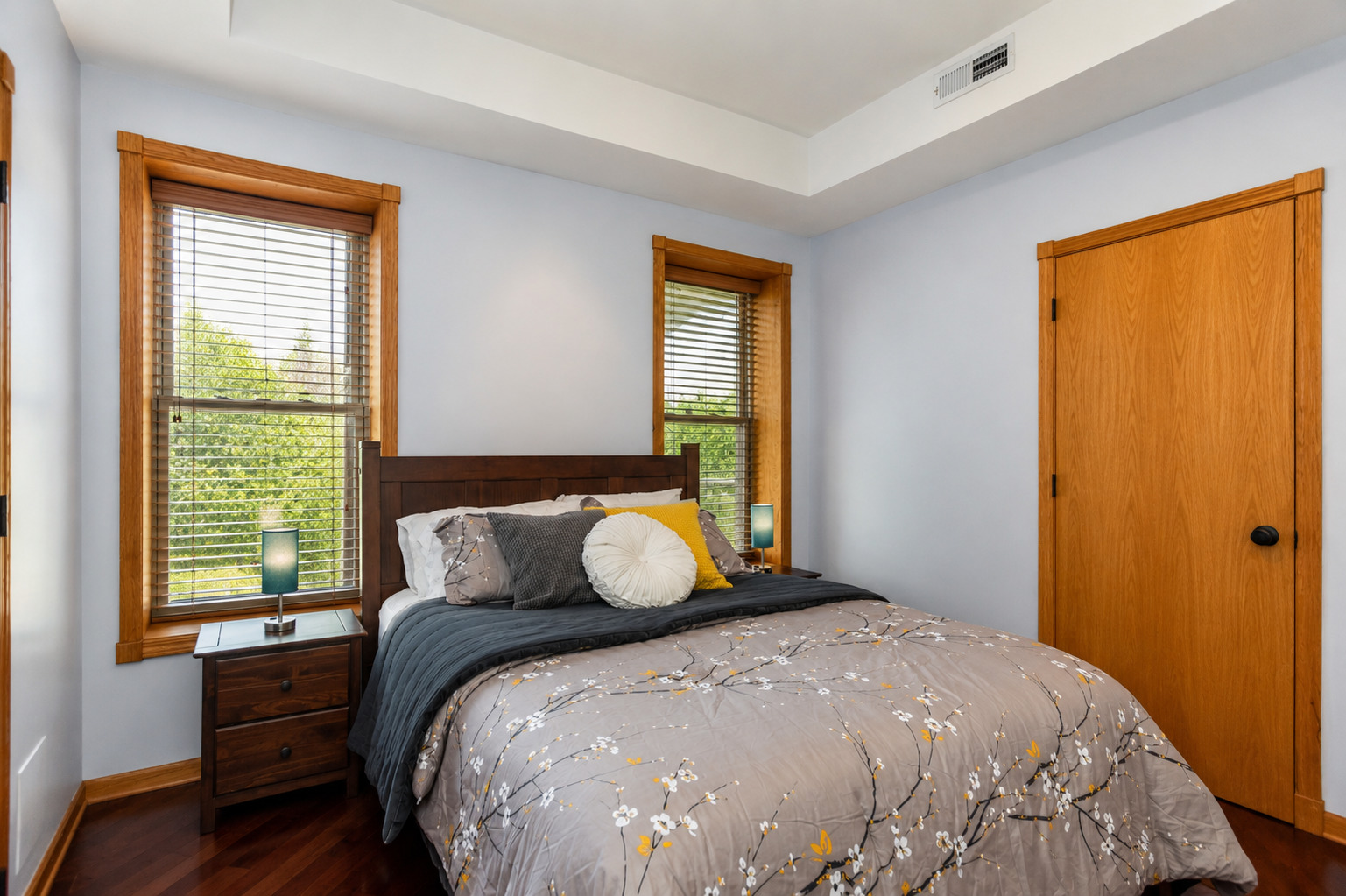 6151 N Glenwood Avenue Unit: 205