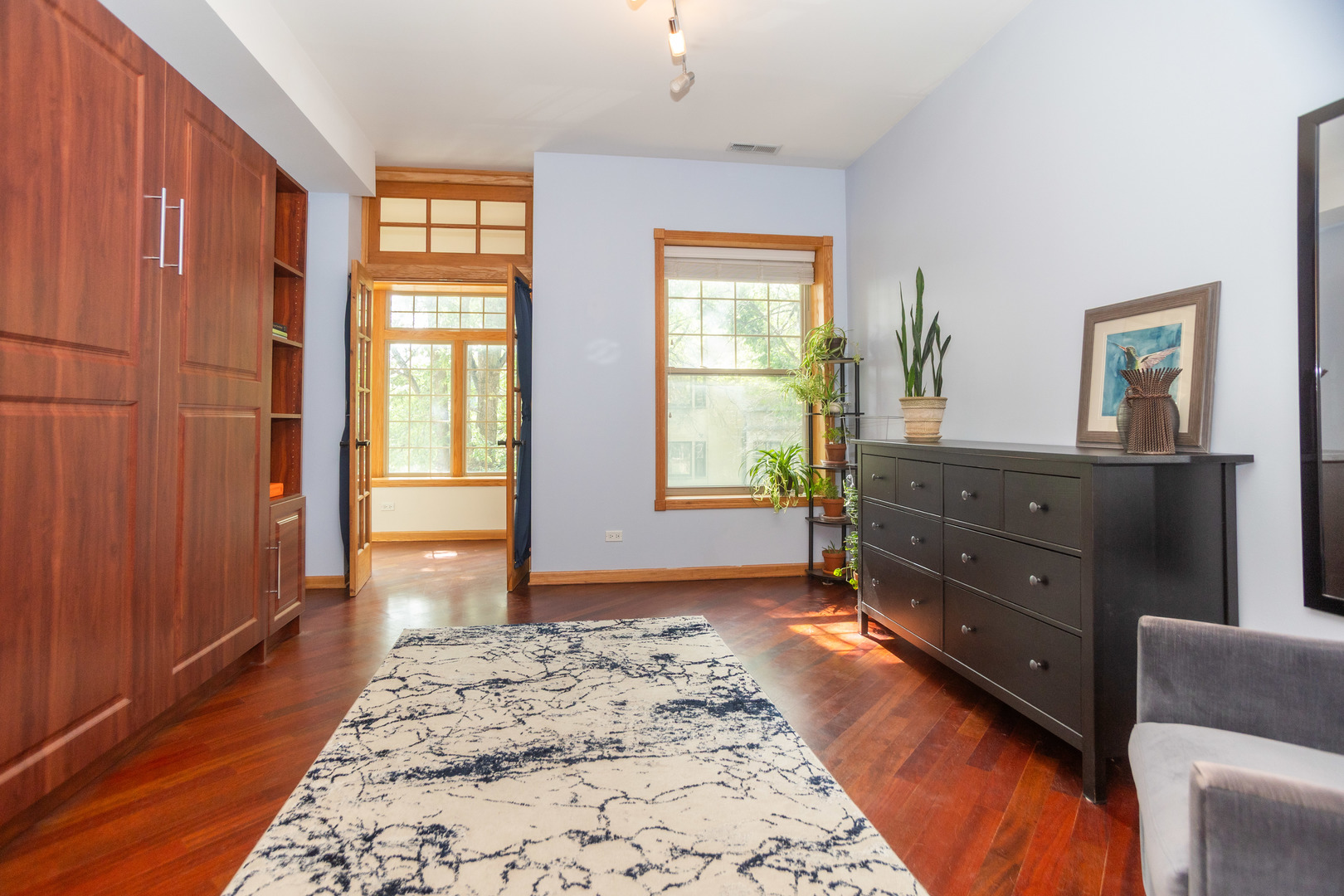 6151 N Glenwood Avenue Unit: 205