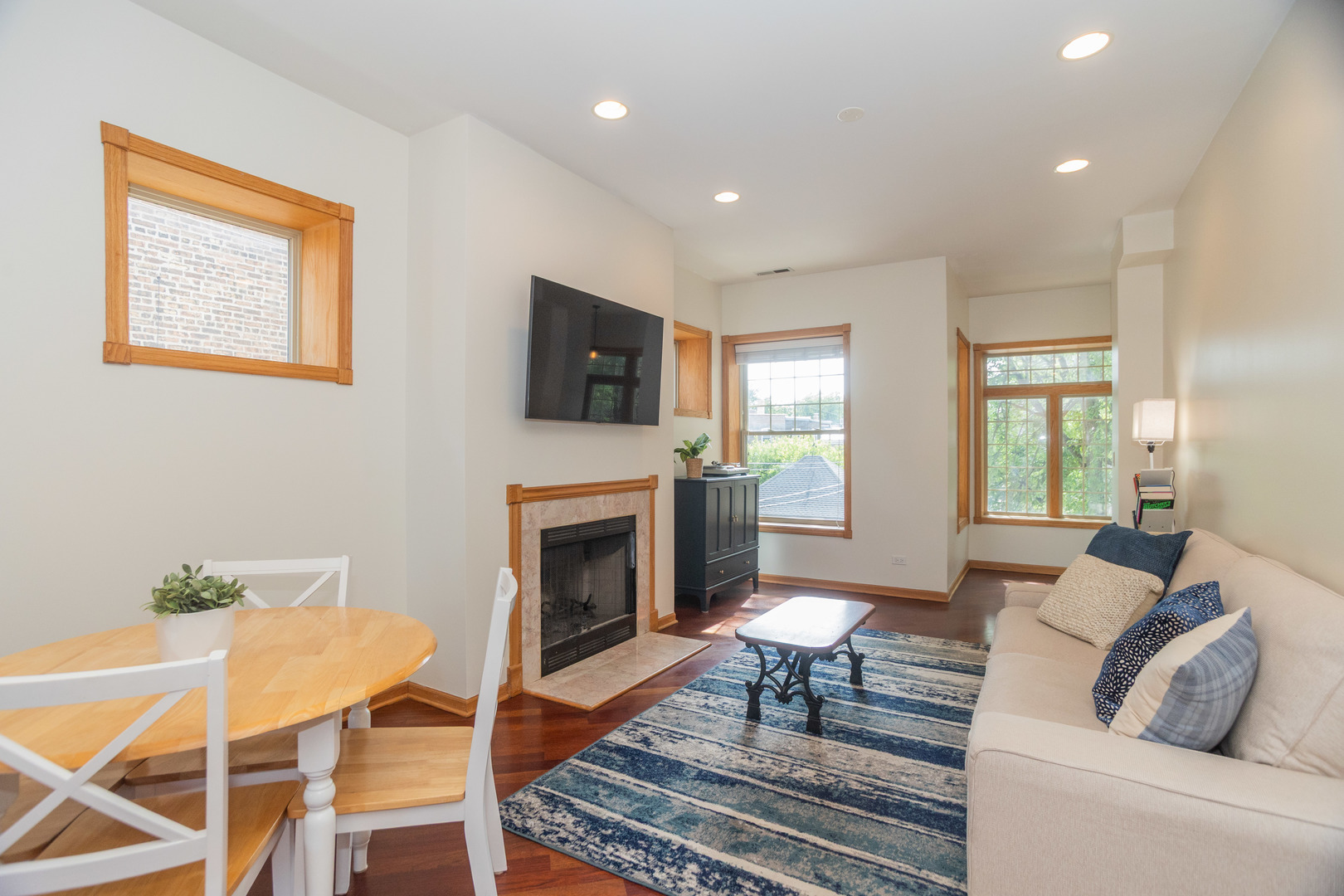 6151 N Glenwood Avenue Unit: 205