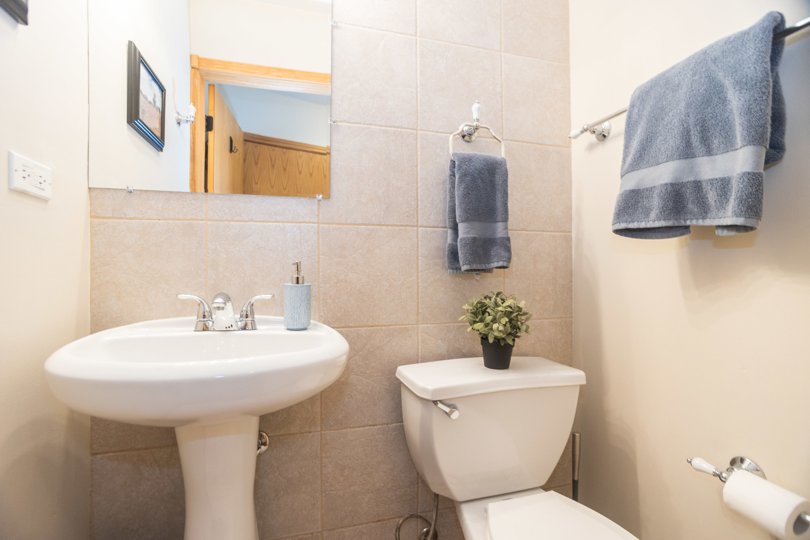 6151 N Glenwood Avenue Unit: 205