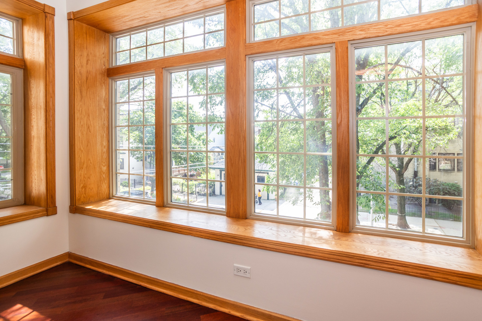 6151 N Glenwood Avenue Unit: 205