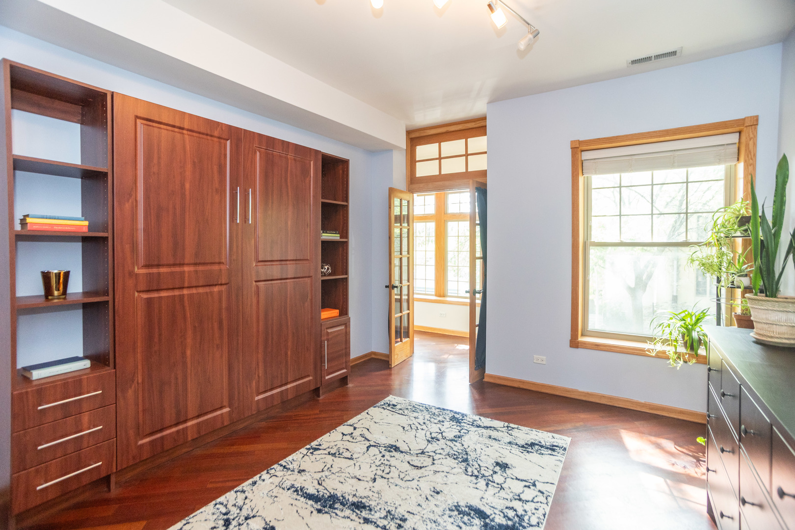 6151 N Glenwood Avenue Unit: 205