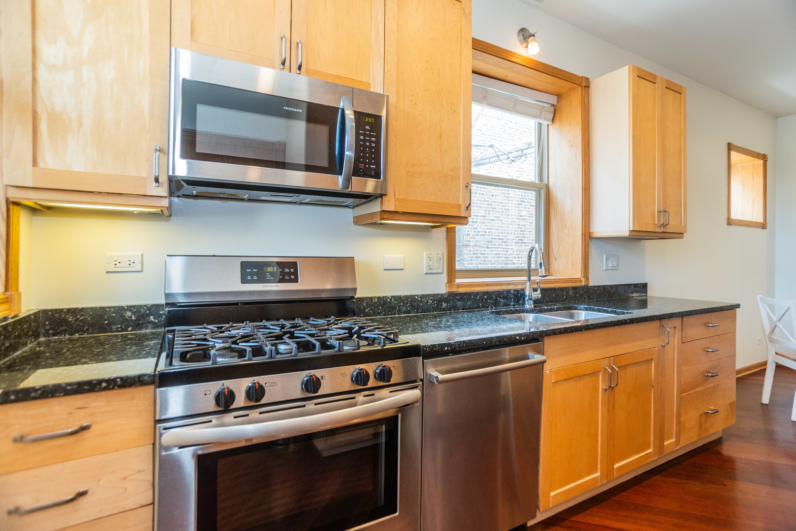 6151 N Glenwood Avenue Unit: 205