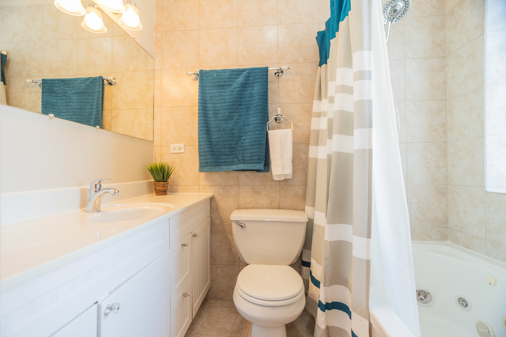 6151 N Glenwood Avenue Unit: 205