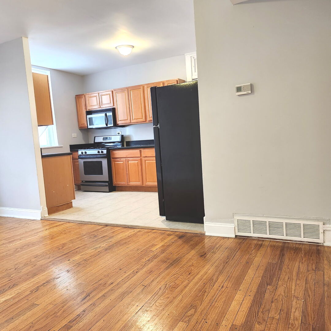 3015 W Armitage Avenue Unit: 2E