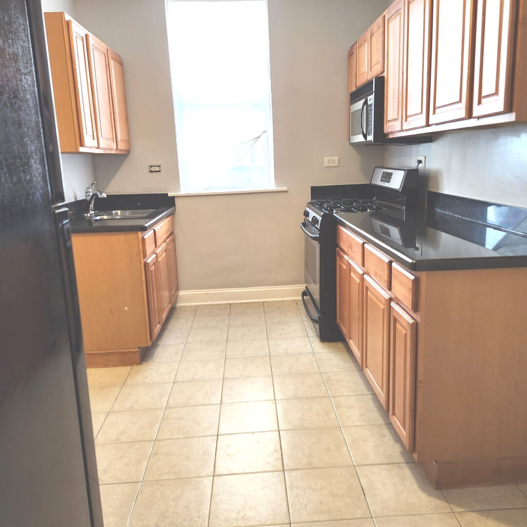 3015 W Armitage Avenue Unit: 2E
