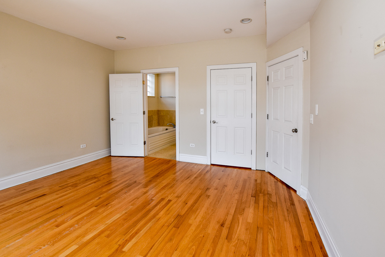 2942 N LINCOLN Avenue Unit: 4S