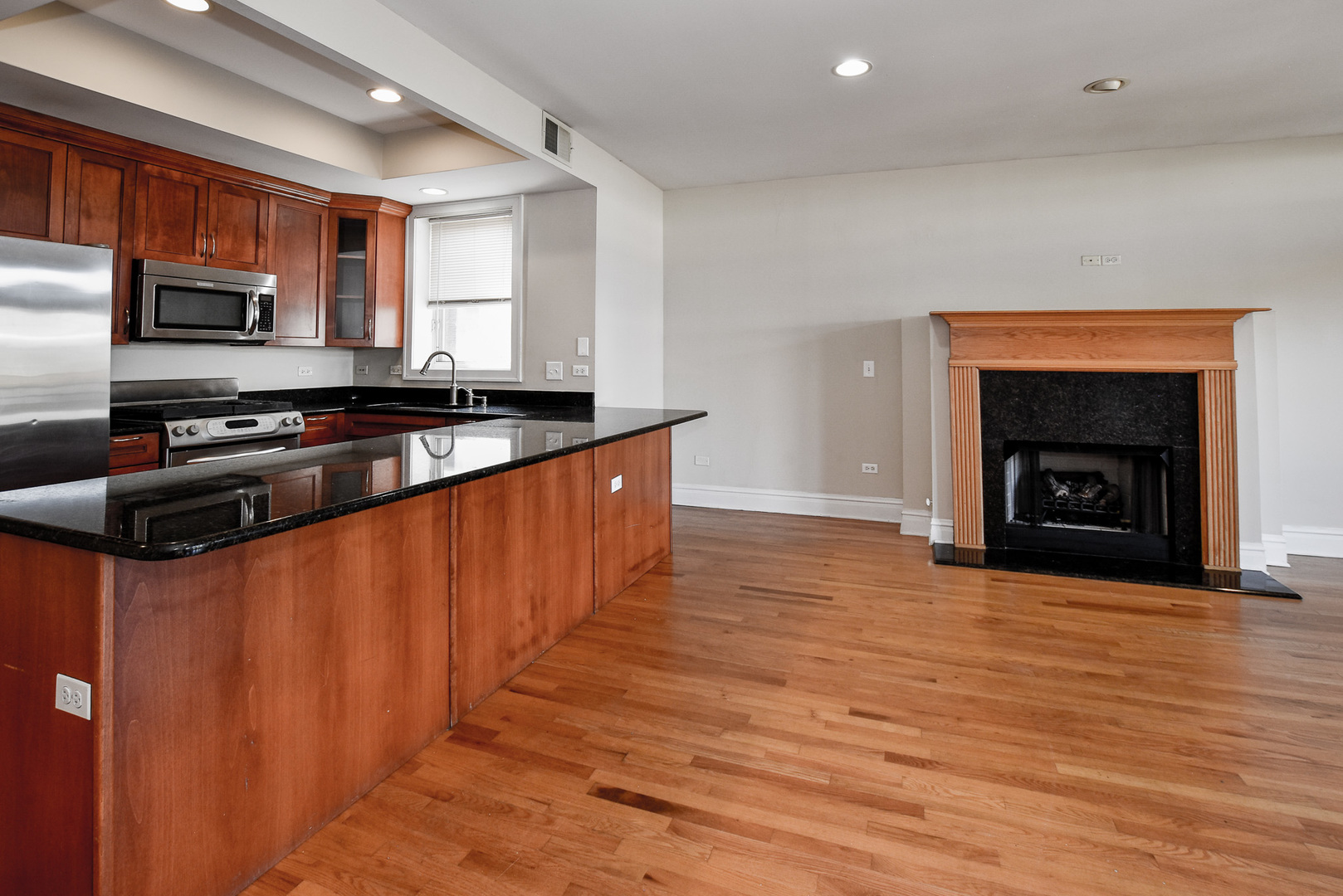 2942 N LINCOLN Avenue Unit: 4S