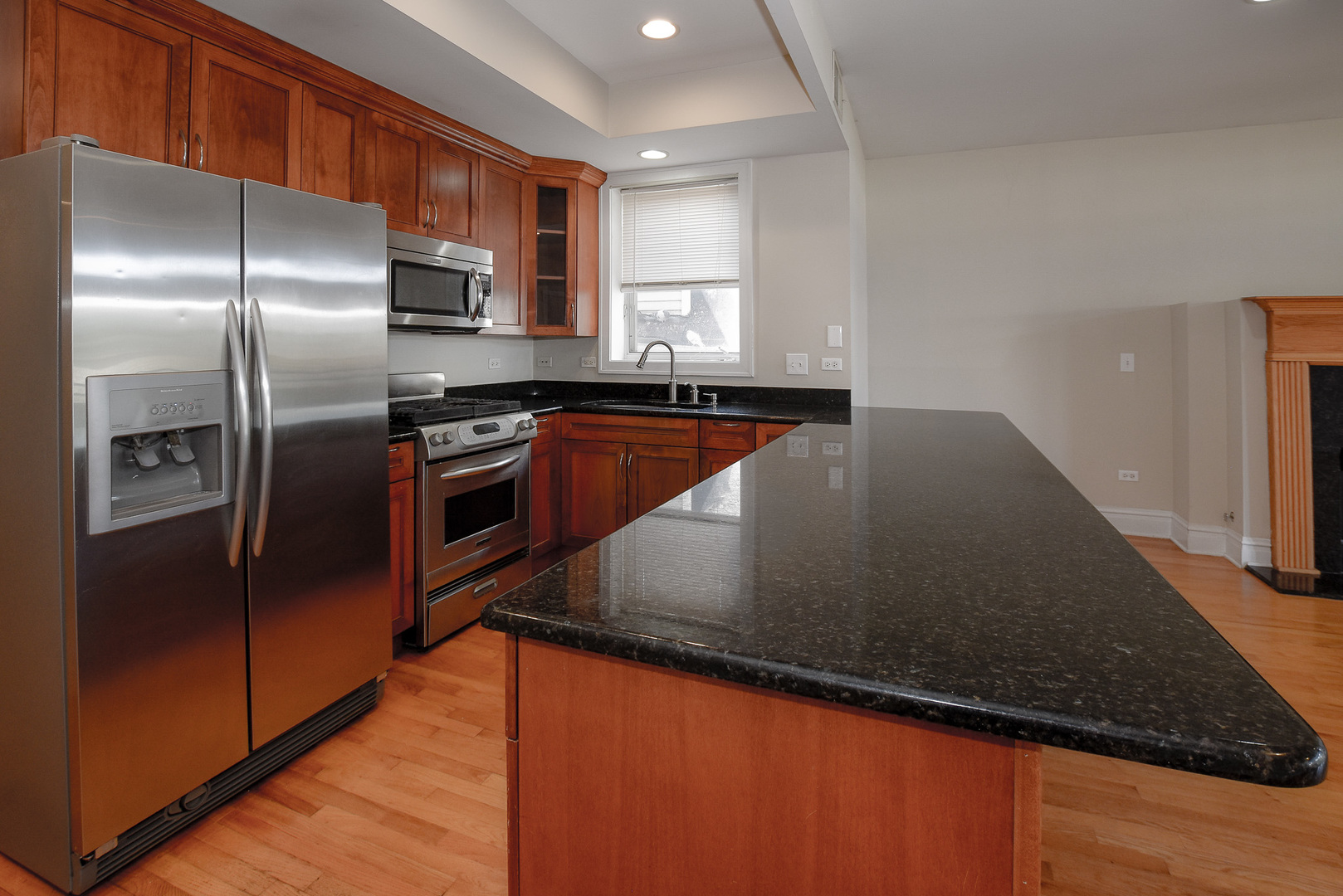 2942 N LINCOLN Avenue Unit: 4S