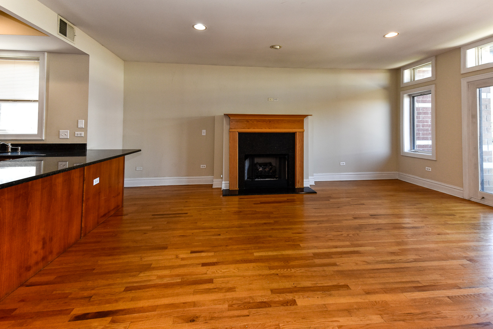 2942 N LINCOLN Avenue Unit: 4S