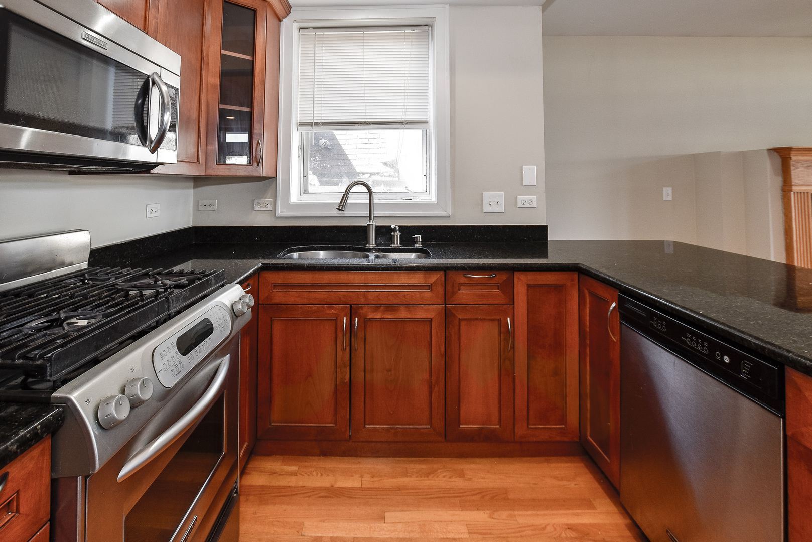 2942 N LINCOLN Avenue Unit: 4S