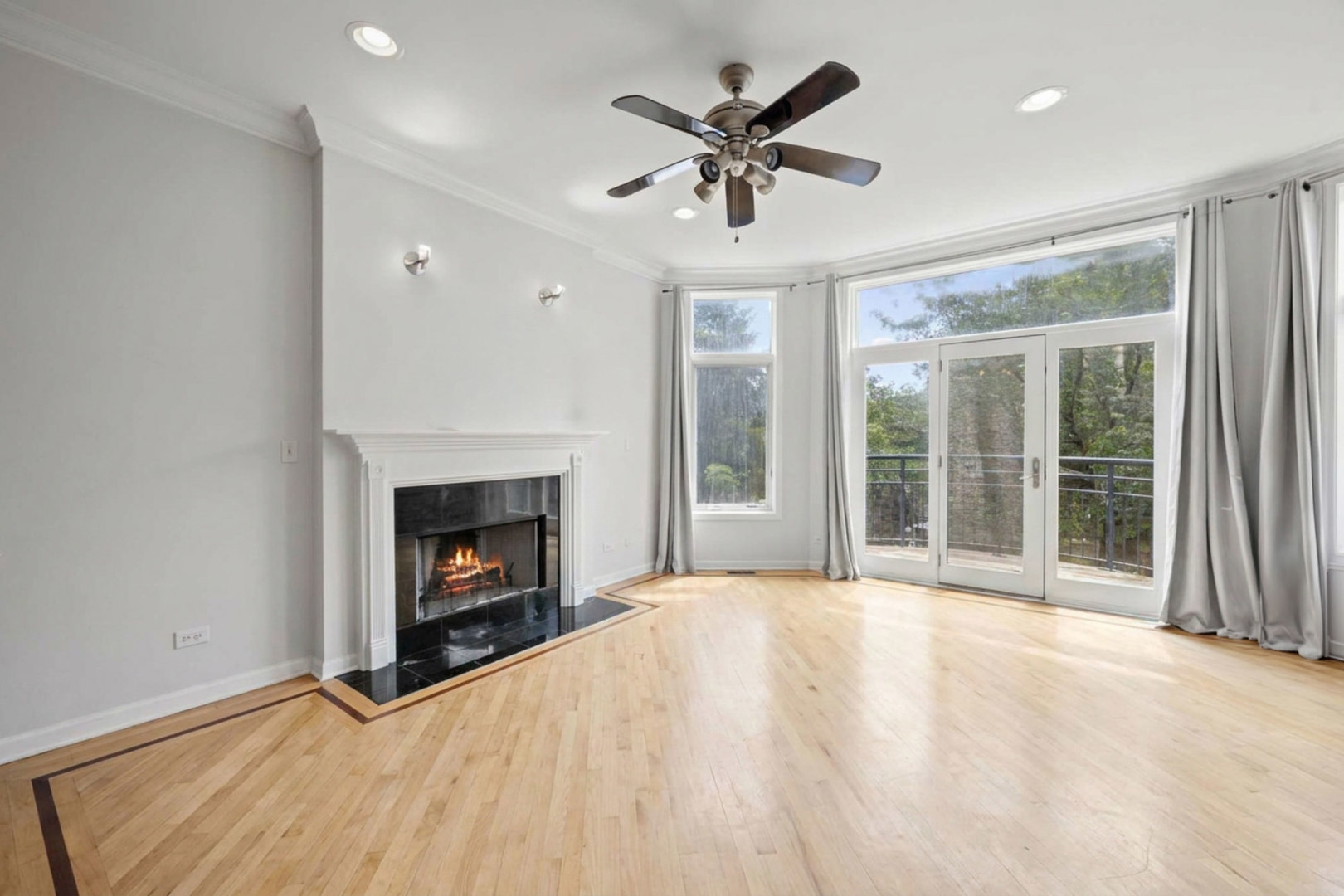 1755 N Artesian Avenue Unit: 2