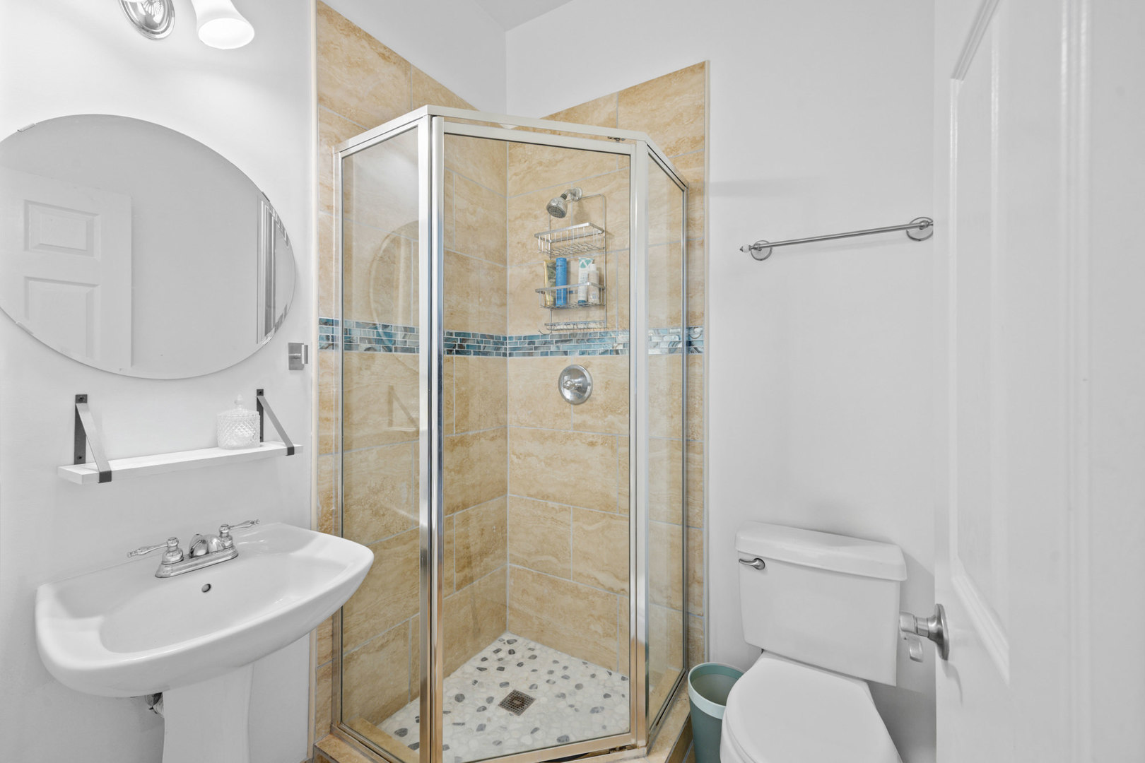 1755 N Artesian Avenue Unit: 2