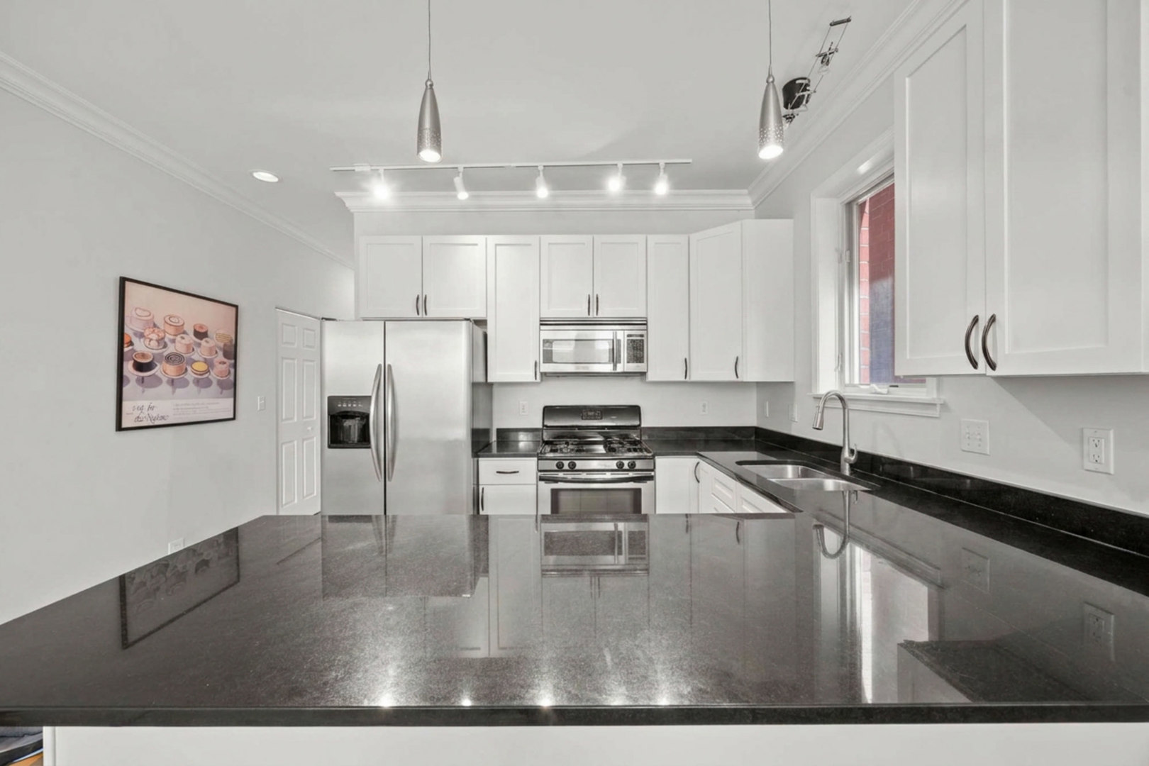1755 N Artesian Avenue Unit: 2