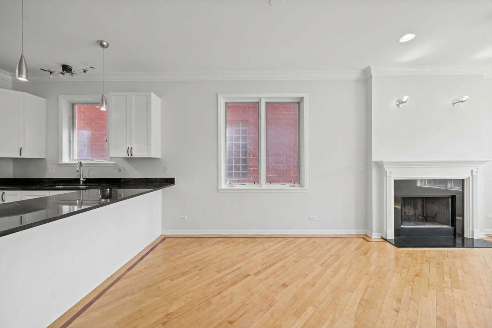 1755 N Artesian Avenue Unit: 2