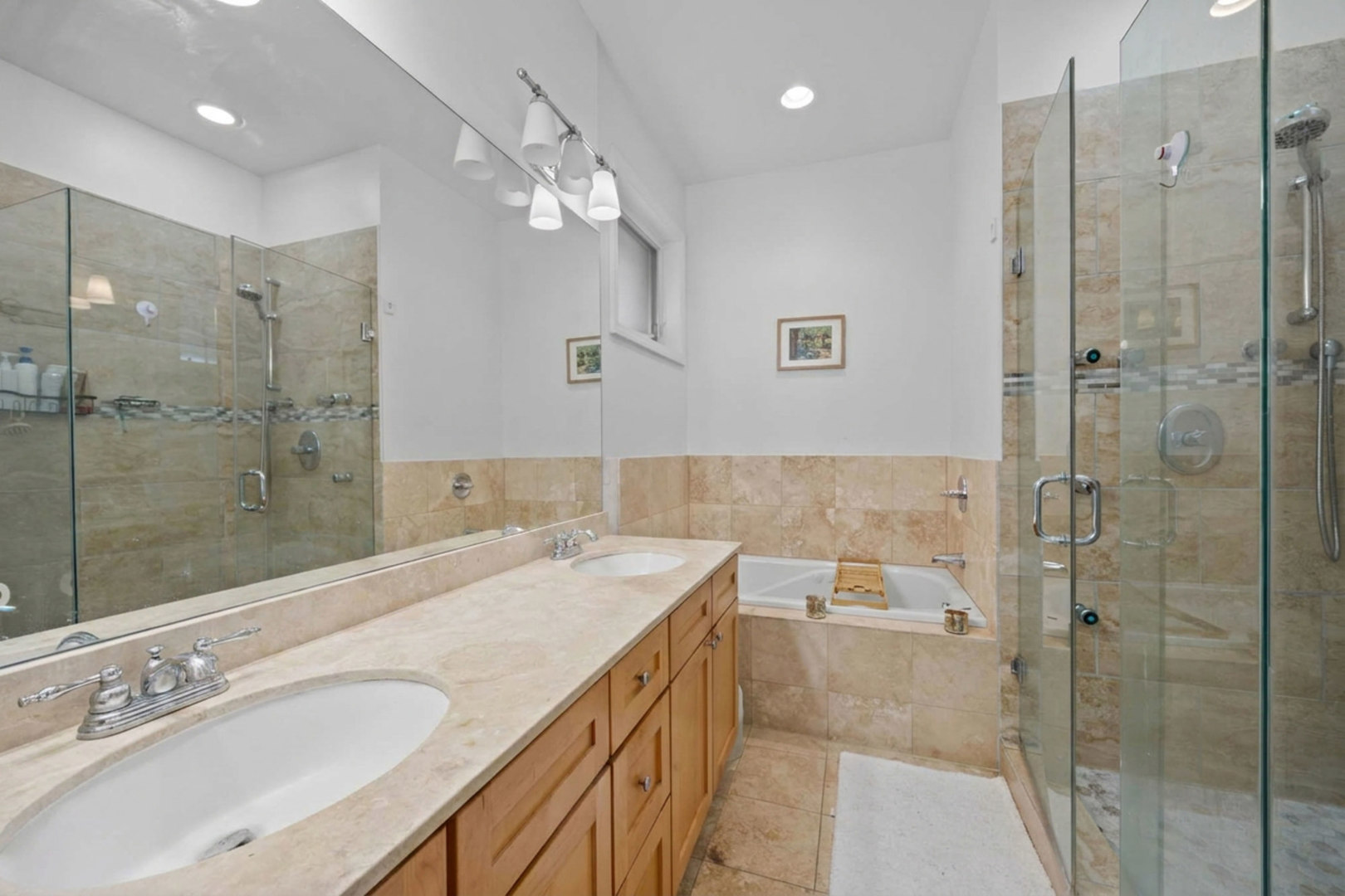 1755 N Artesian Avenue Unit: 2