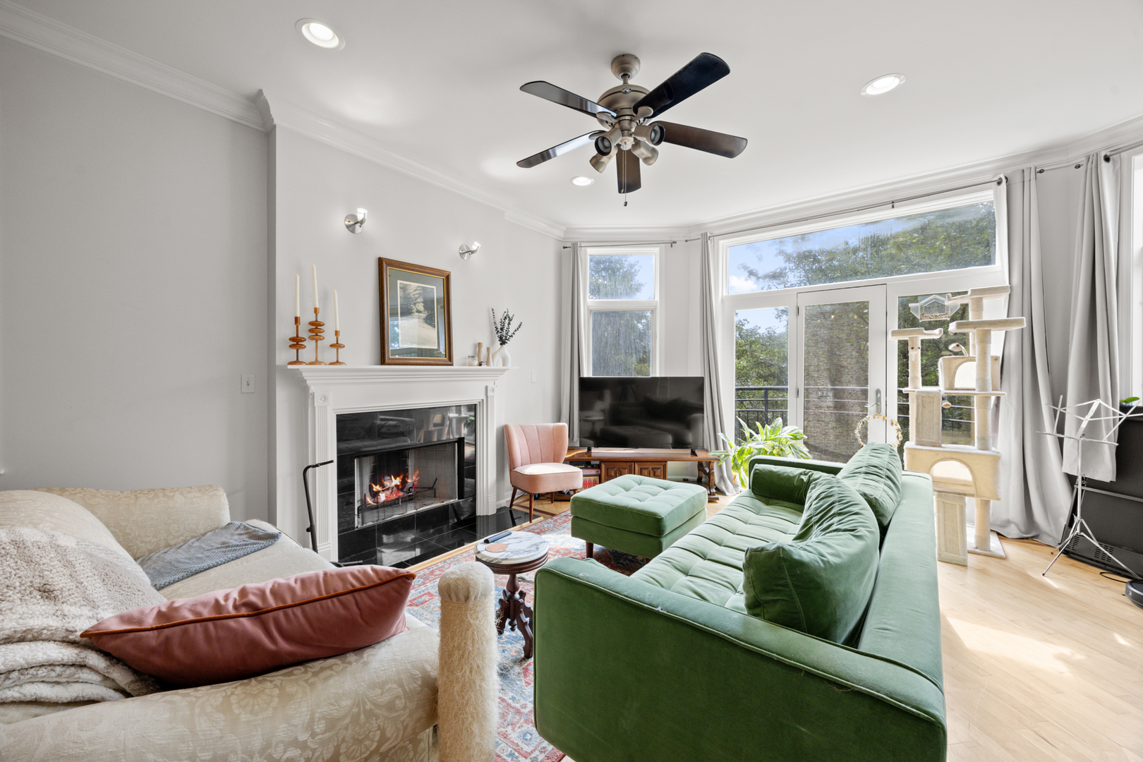 1755 N Artesian Avenue Unit: 2
