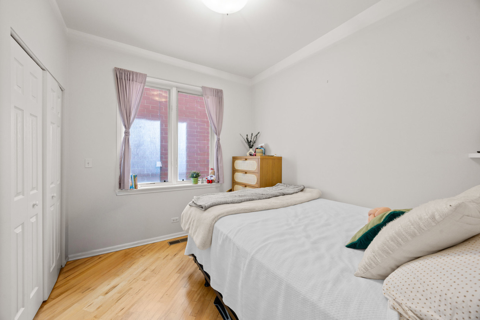1755 N Artesian Avenue Unit: 2