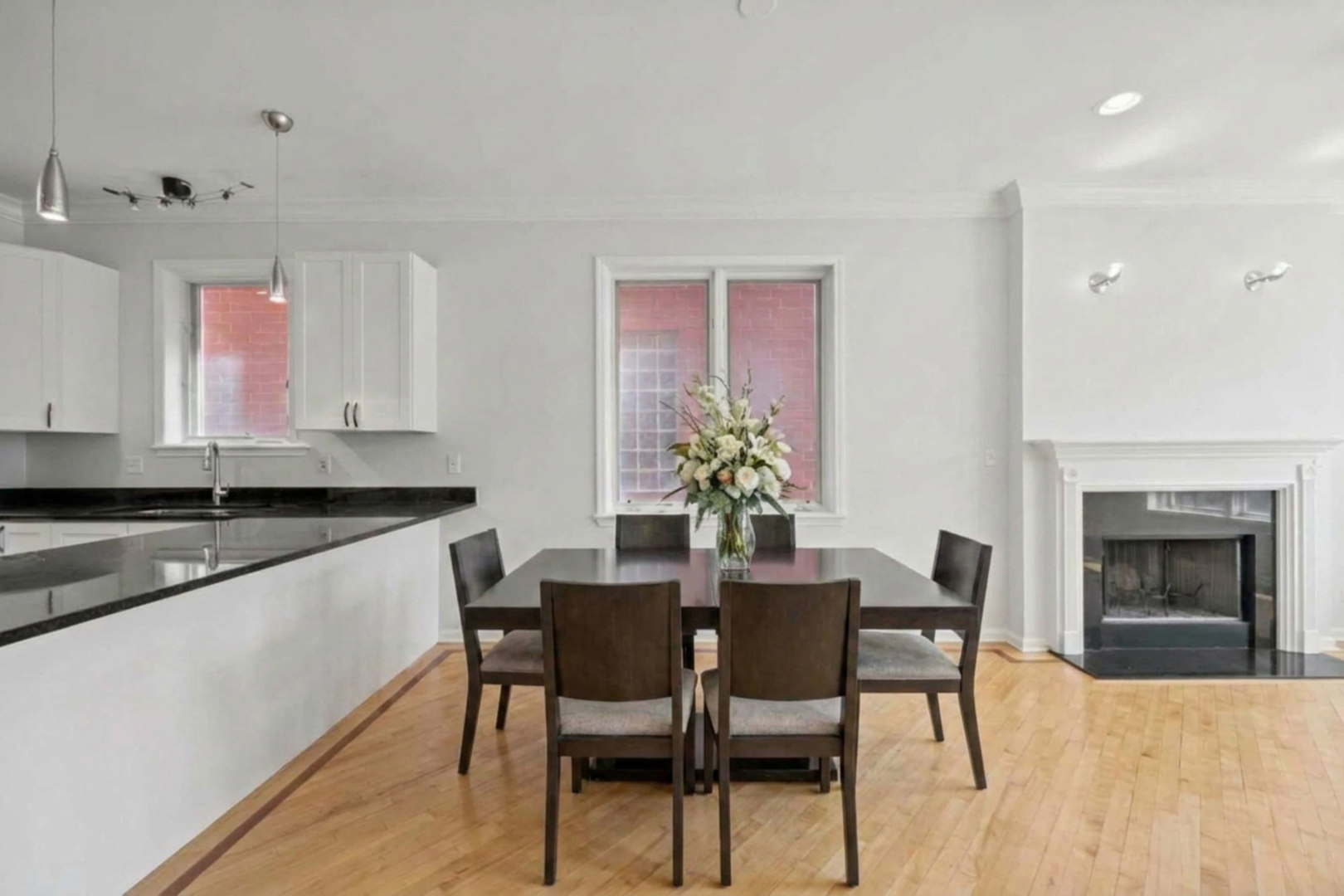 1755 N Artesian Avenue Unit: 2