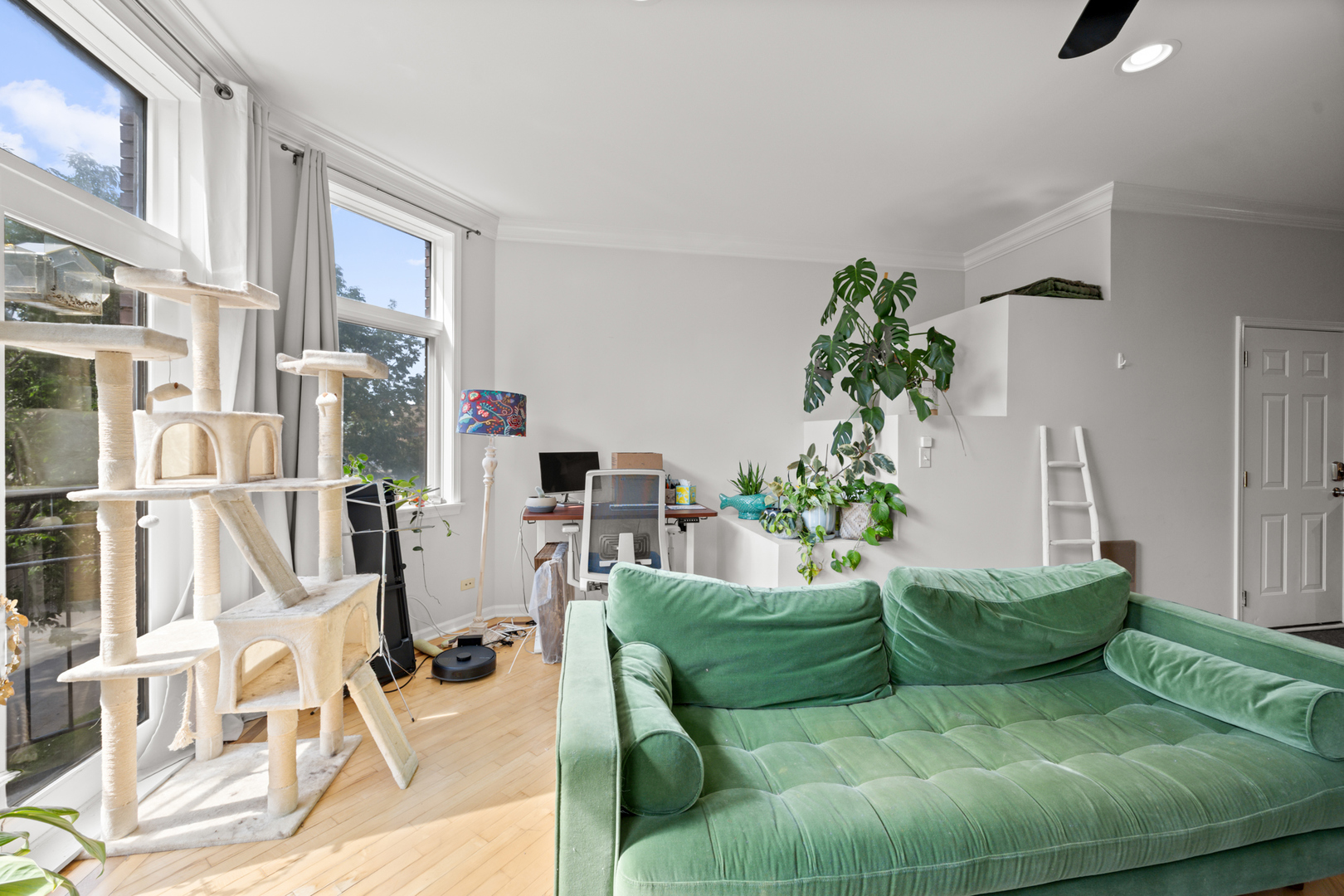 1755 N Artesian Avenue Unit: 2