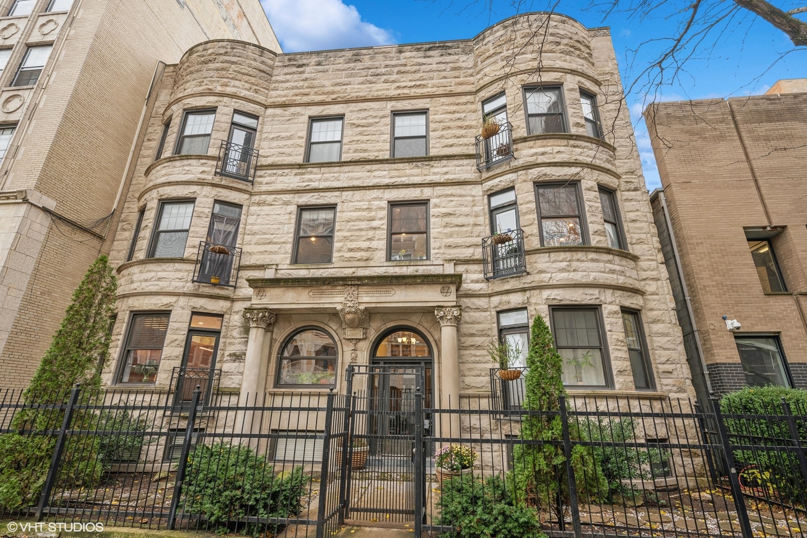 927 W EASTWOOD Avenue Unit: 1E