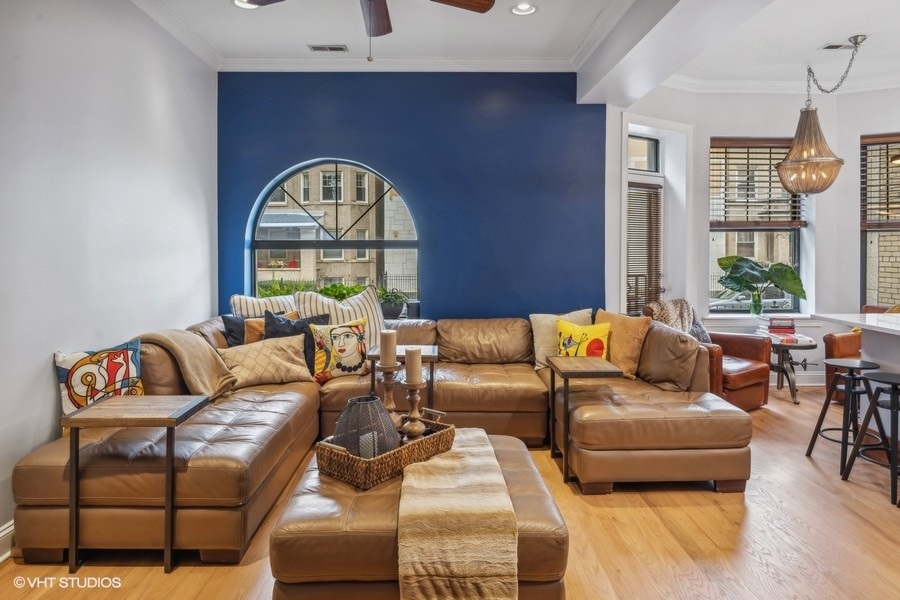 927 W EASTWOOD Avenue Unit: 1E