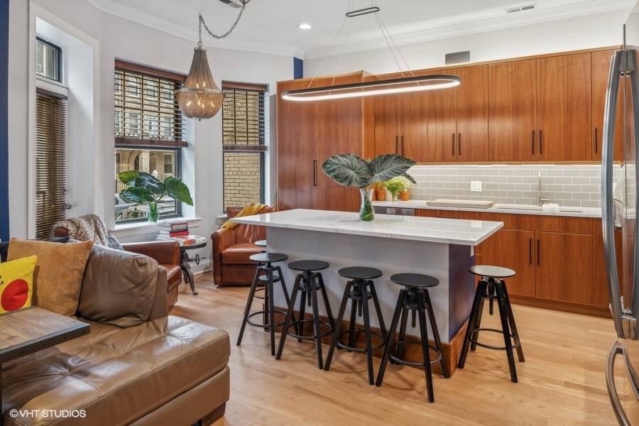 927 W EASTWOOD Avenue Unit: 1E