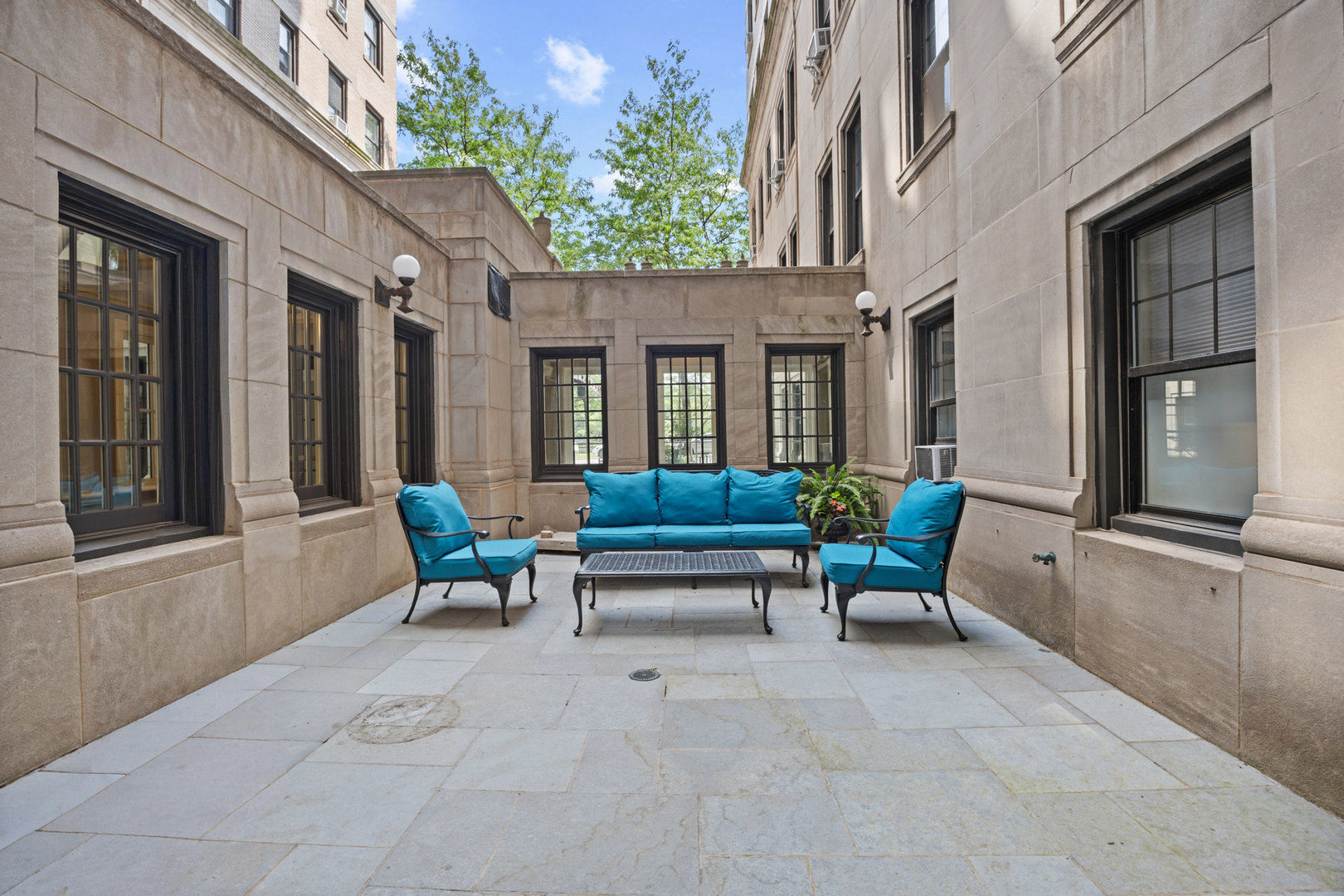 3530 N Lake Shore Drive Unit: 7B