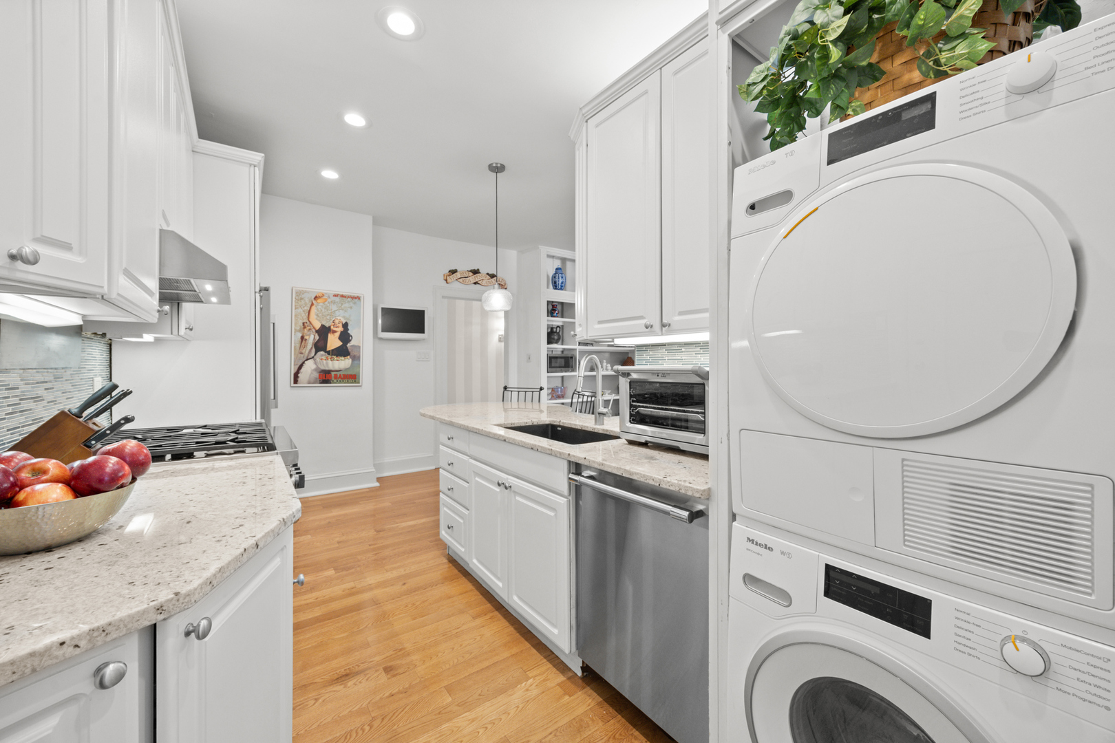3530 N Lake Shore Drive Unit: 7B