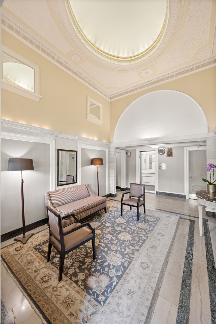 3530 N Lake Shore Drive Unit: 7B
