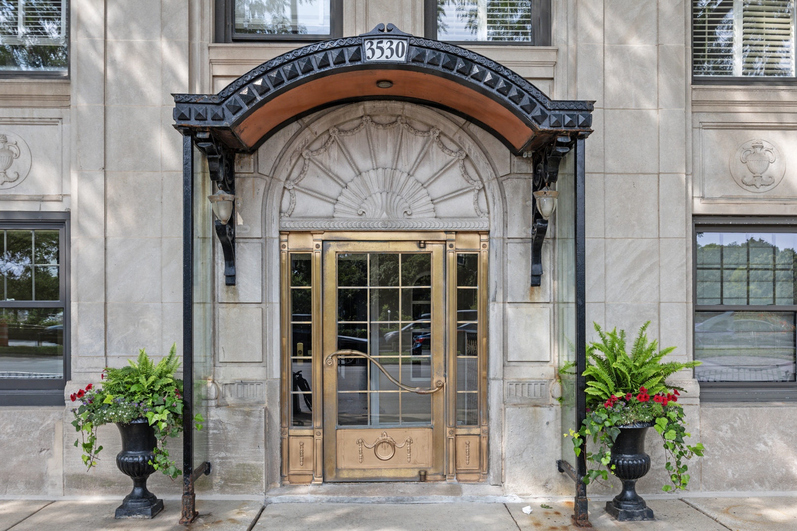 3530 N Lake Shore Drive Unit: 7B
