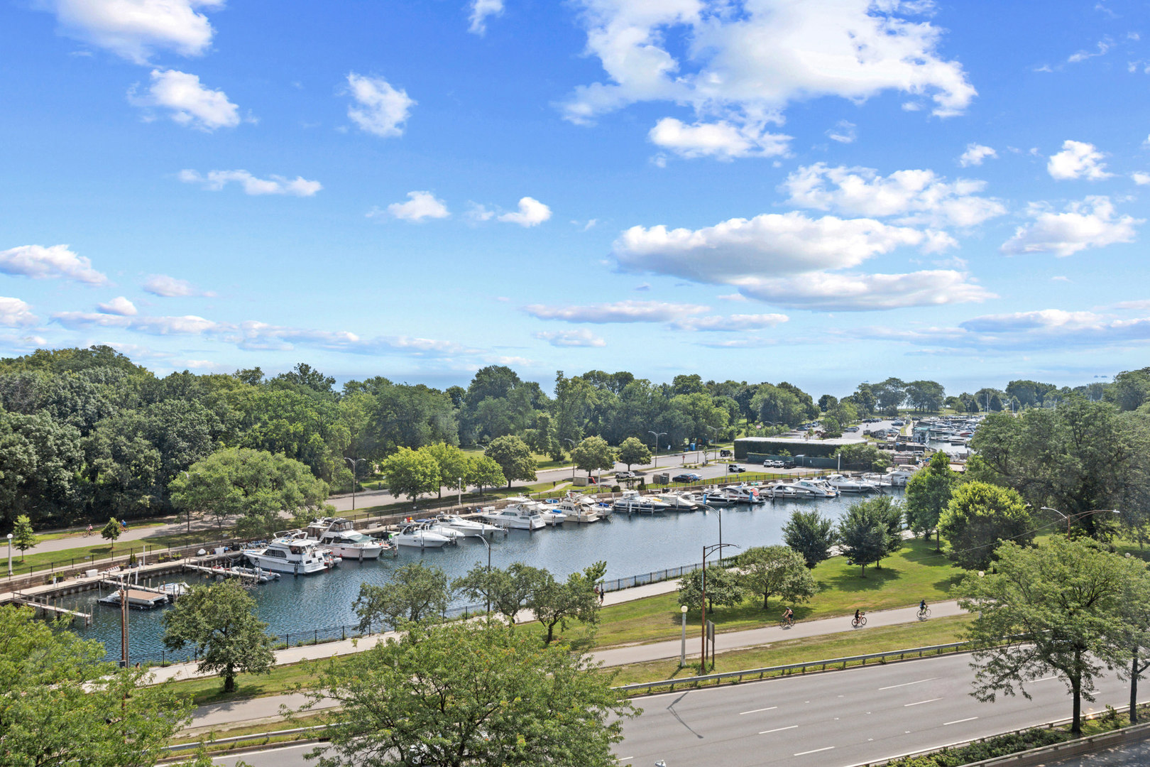 3530 N Lake Shore Drive Unit: 7B