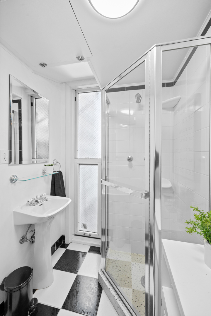 3530 N Lake Shore Drive Unit: 7B